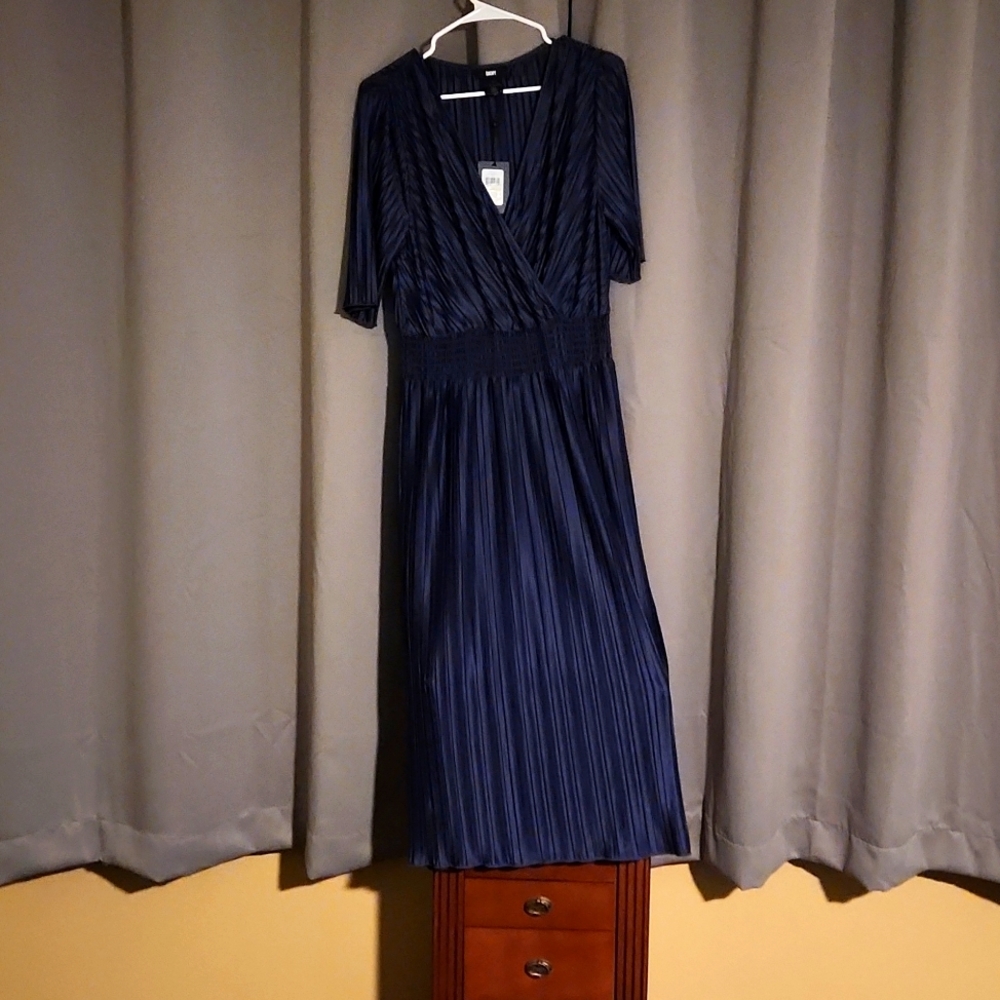DKNY V-Neck Navy Blue midi length Dress Size 14